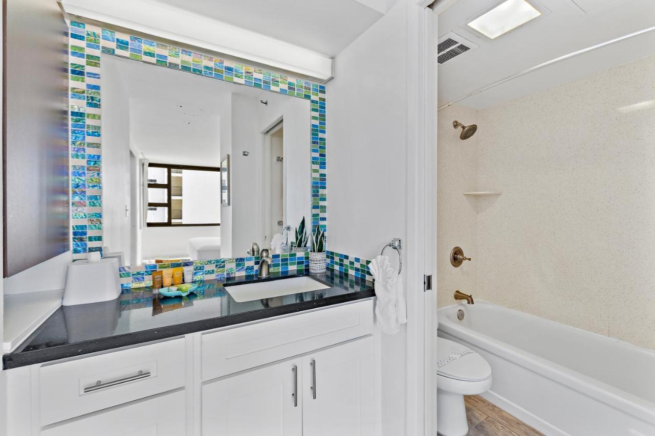 1Br With Great Ocean Views, 1 Block To Waikiki Beach Гонолулу Экстерьер фото