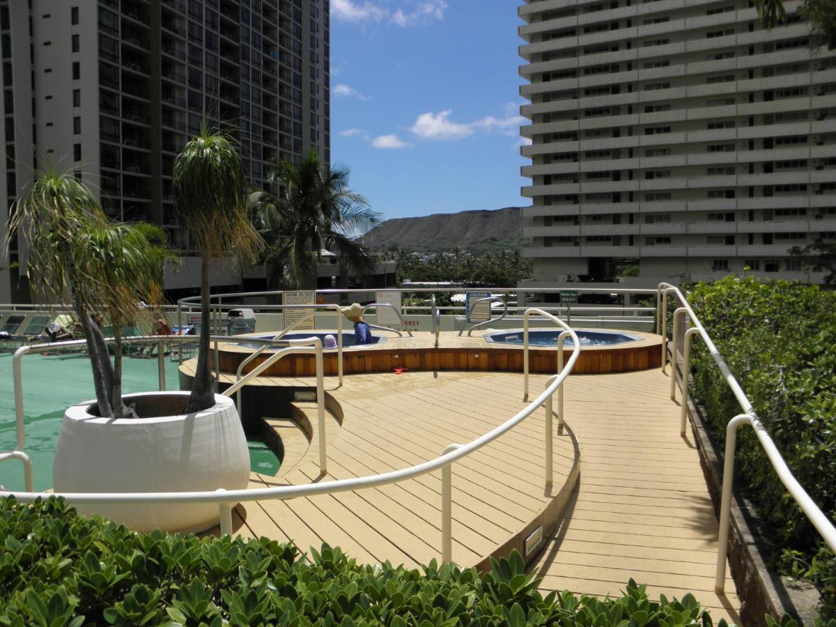 1Br With Great Ocean Views, 1 Block To Waikiki Beach Гонолулу Номер фото